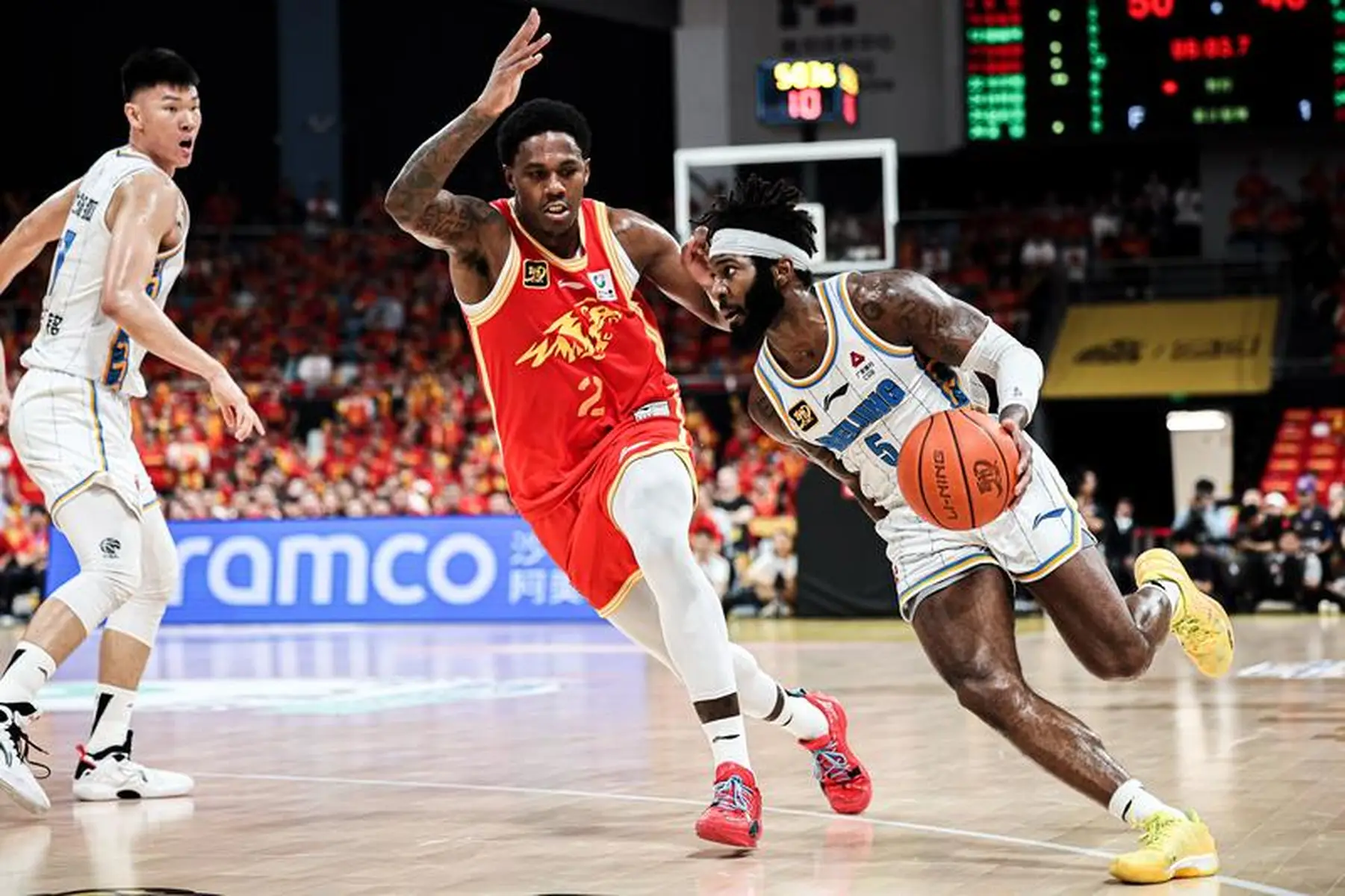 集结日突围战来临，广厦男篮围绕中超远射贴柱，质疑声仍在，身体对抗强度拉满的简单介绍