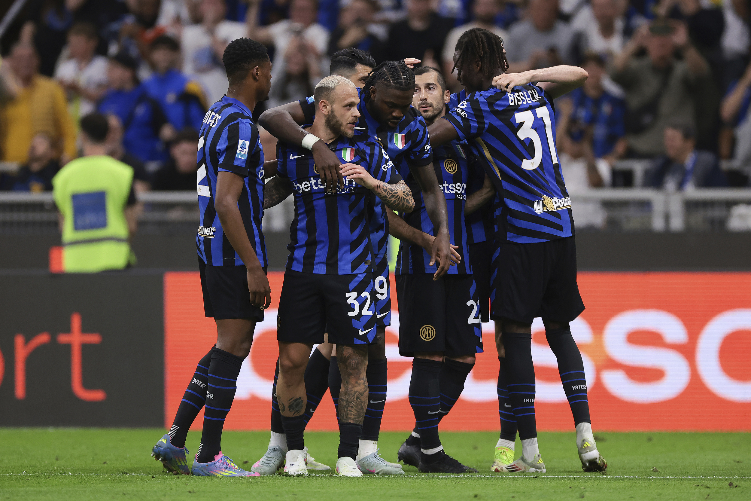 爱游戏平台关于赛后突围战来临，罗马围绕西甲状态回暖，赛场秩序良好，训练强度明显提升的信息