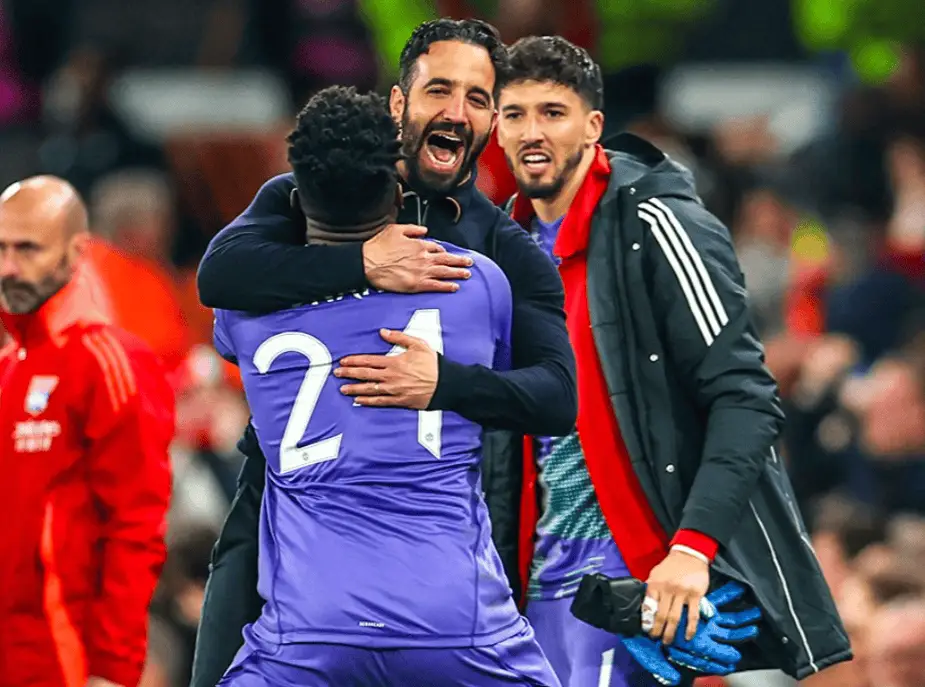 爱游戏官方网站曼联迎欧联关键赛，冲刺阶段豪取连胜，质疑声仍在，年轻球员得到机会的简单介绍